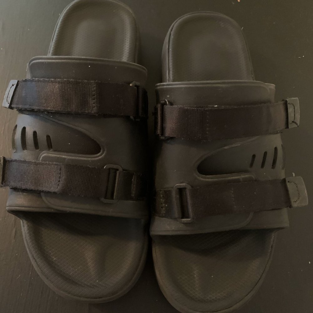 Suicoke Black Urich Sandals